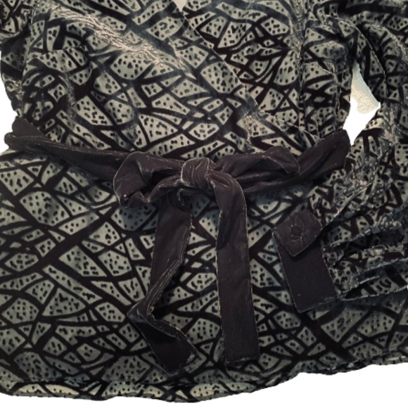 & Other Stories Velvet Burnout Wrap Blouse Size 8 - Picture 8 of 10